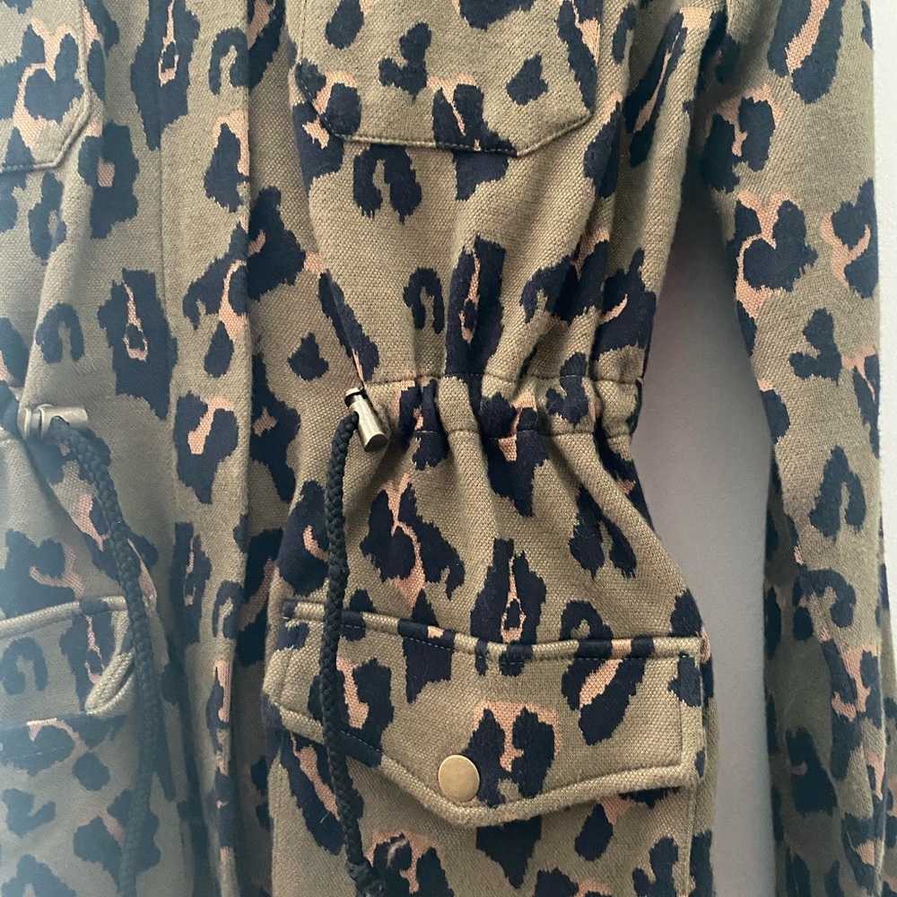 XS animal print blazer/jacket.
